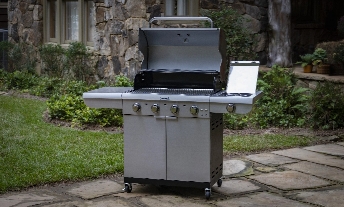 R52SC0421_saber-OPP-4B-grill-lifestyle_0002 copy